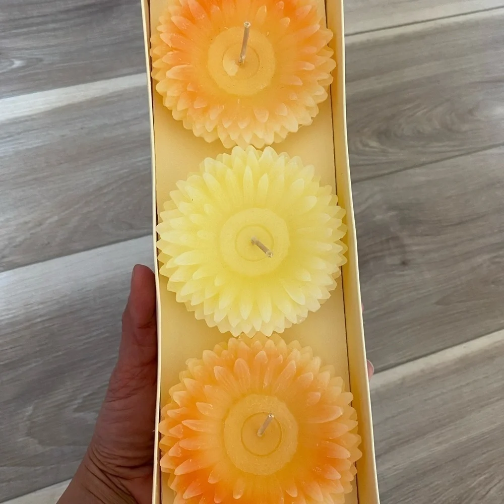 Pier 1 Imports Gerbera Daisy Floating Candles Made in USA